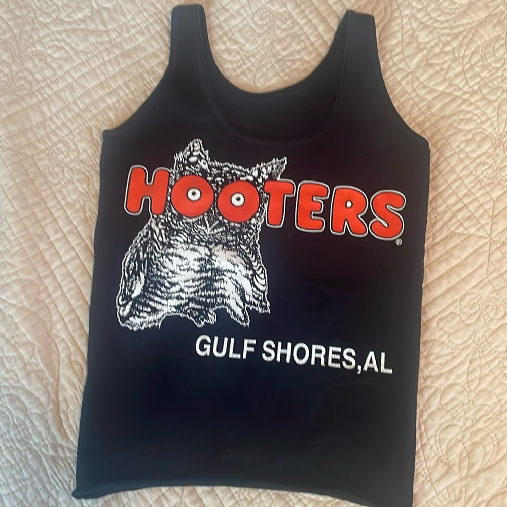 Vintage hooters tank top